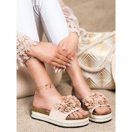 SHELOVET Zapatillas en la plataforma con adorno beige 3