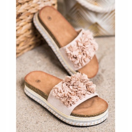 SHELOVET Zapatillas en la plataforma con adorno beige 2