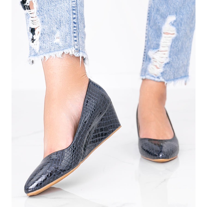 Zapatos de salón beige con estampado de piel de cocodrilo en el tacón de cuña Wildlife azul 1