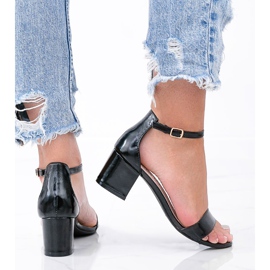 Sandalias negras en un poste bajo de Love Bites negro 2