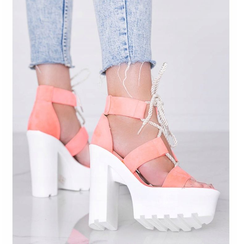 Sandalias rosas sobre una gruesa plataforma Hera rosado 1