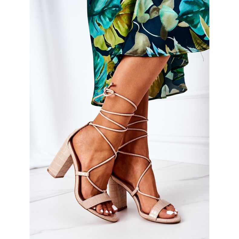 PS1 Sandalias atadas en una barra de pasarela beige 1 PS1 Sandalias atadas en una barra de pasarela beige 1