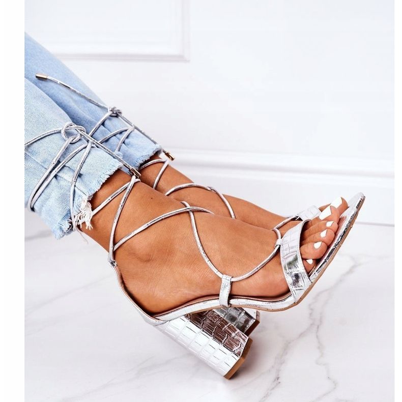 PS1 Sandalias atadas en una pasarela plateada plata 1