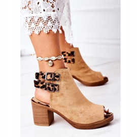 Sandalias de gamuza en una barra Lu Boo Camel Leopard marrón 4