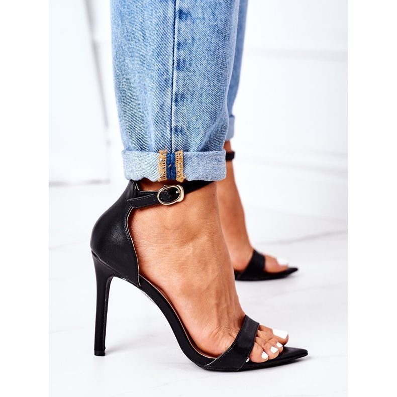 Sandalias elegantes en un tacón negro Lu Boo 1