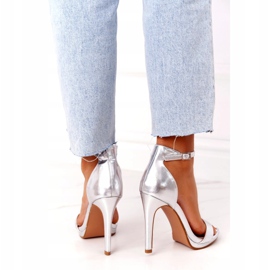 PG1 Sandalias elegantes en un tacón plateado glamour plata 3 PG1 Sandalias elegantes en un tacón plateado glamour plata 3