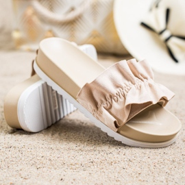 SHELOVET Pantuflas beige en la plataforma 1