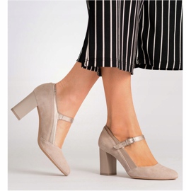 Marco Shoes Zapatos de salón con correa en un talón estable beige 4