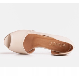Marco Shoes Bombas con un lado abierto blanco 2