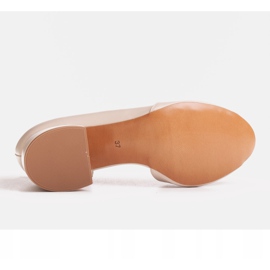 Marco Shoes Bombas con un lado abierto blanco 3