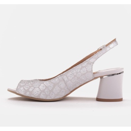 Marco Shoes Sandalias de mujer elegantes con acento metálico plata 7