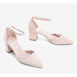 Bombas beige en un poste bajo de Gemma 1