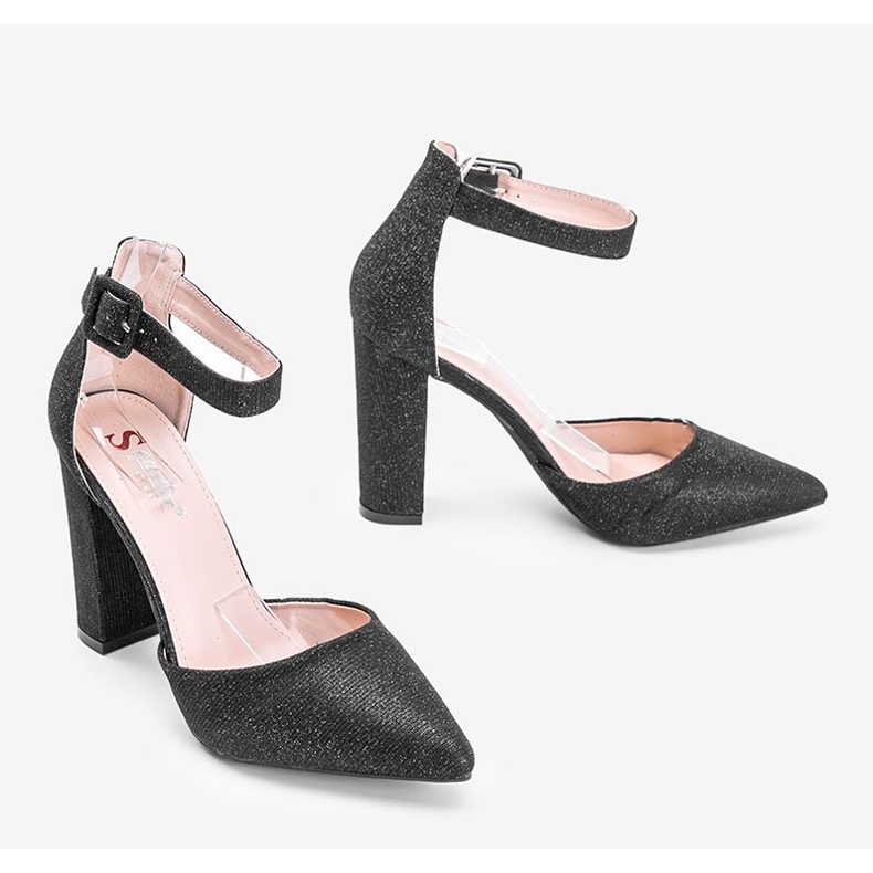 Bombas negras brillantes en el poste de Mila negro 1