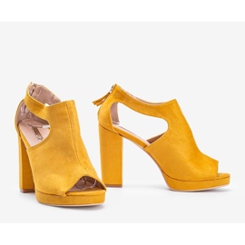 Sandalias mostaza con vástago atlántico amarillo 1 Sandalias mostaza con vástago atlántico amarillo 1