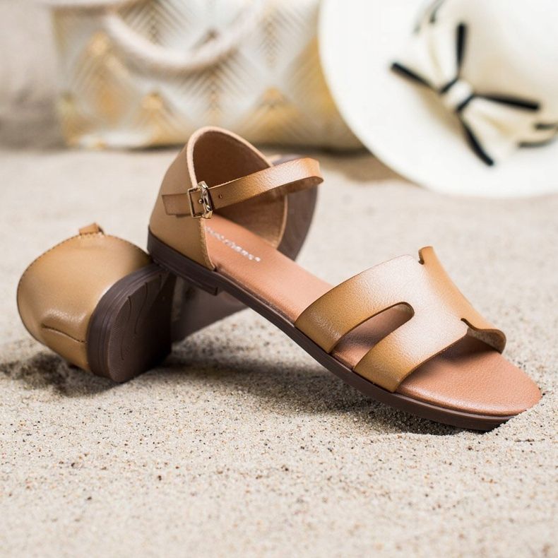 Ideal Shoes Sandalias clásicas de cuero ecológico marrón 1 Ideal Shoes Sandalias clásicas de cuero ecológico marrón 1