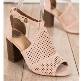 SHELOVET Sandalias empotradas caladas beige 1