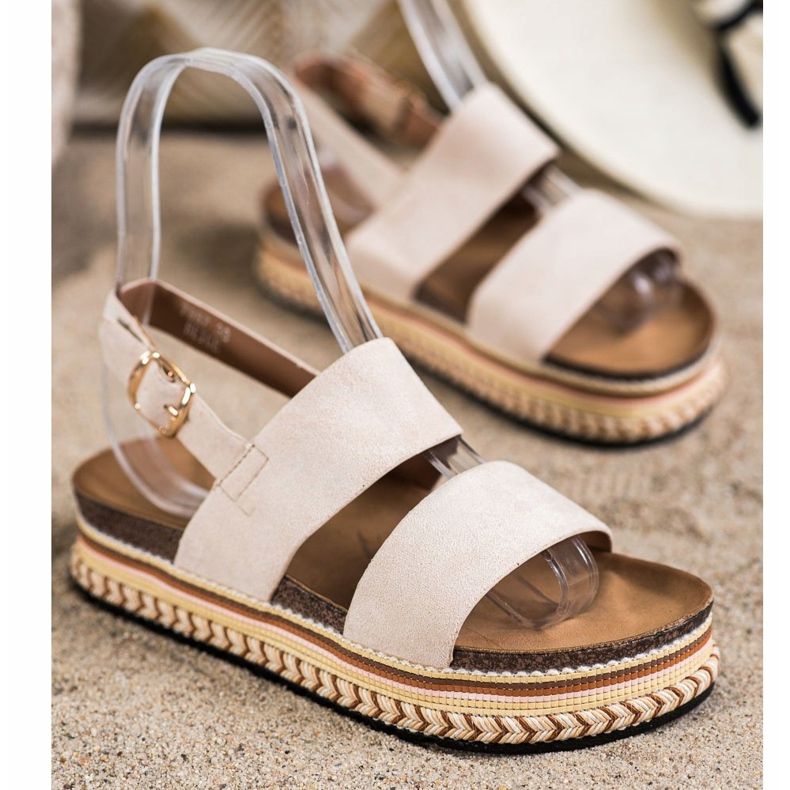 Ideal Shoes Sandalias de gamuza en la plataforma beige 1