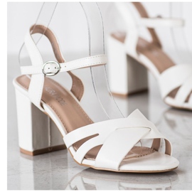 Laura Mode Sandalias blancas casuales en una barra blanco 1