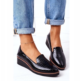 Zapatos Lacados En Cuña Vinceza 10675 Negro 4
