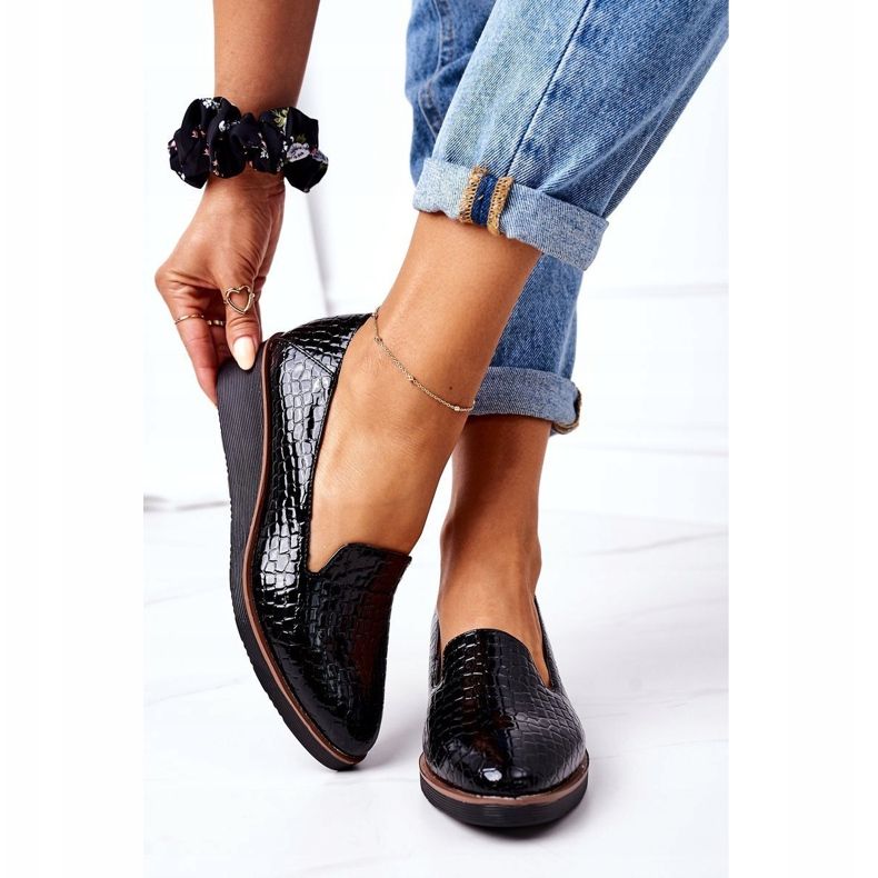 Zapatos Lacados En Cuña Vinceza 10675 Negro 2