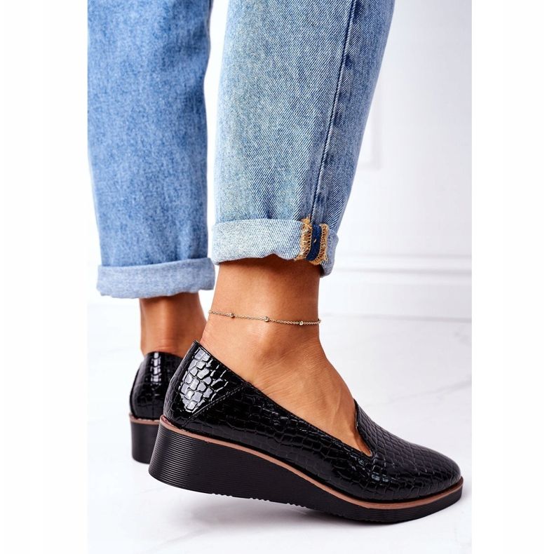 Zapatos Lacados En Cuña Vinceza 10675 Negro 1