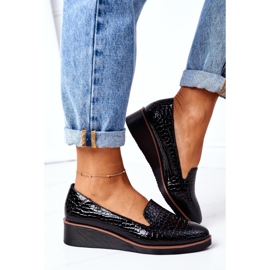 Zapatos Lacados En Cuña Vinceza 10675 Negro 3