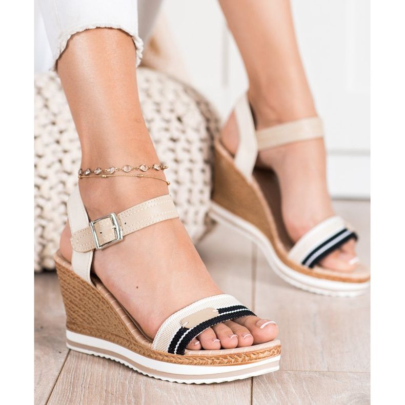 SHELOVET Sandalias de cuña beige 2