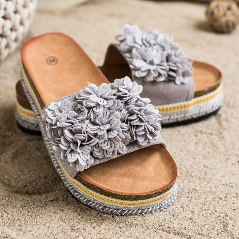 SHELOVET Zapatillas en la plataforma con adorno gris 1