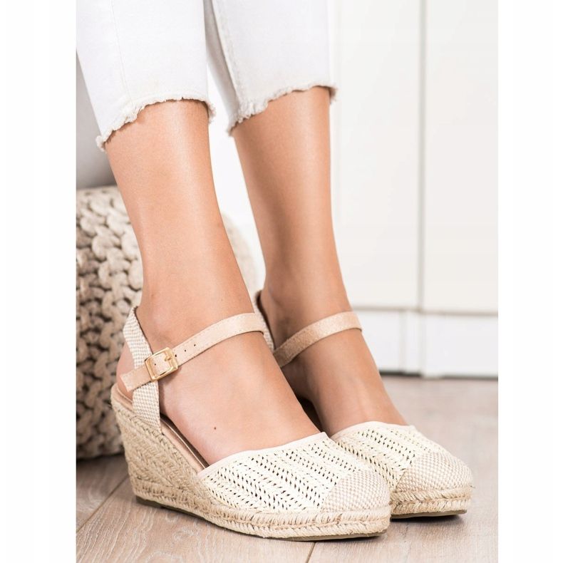 Sweet Shoes Alpargatas caladas en la cuña beige 2 Sweet Shoes Alpargatas caladas en la cuña beige 2