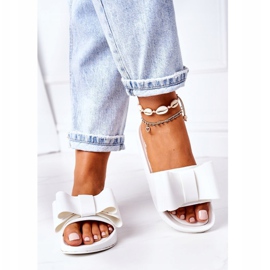 Chanclas de goma con lazo blanco April 3