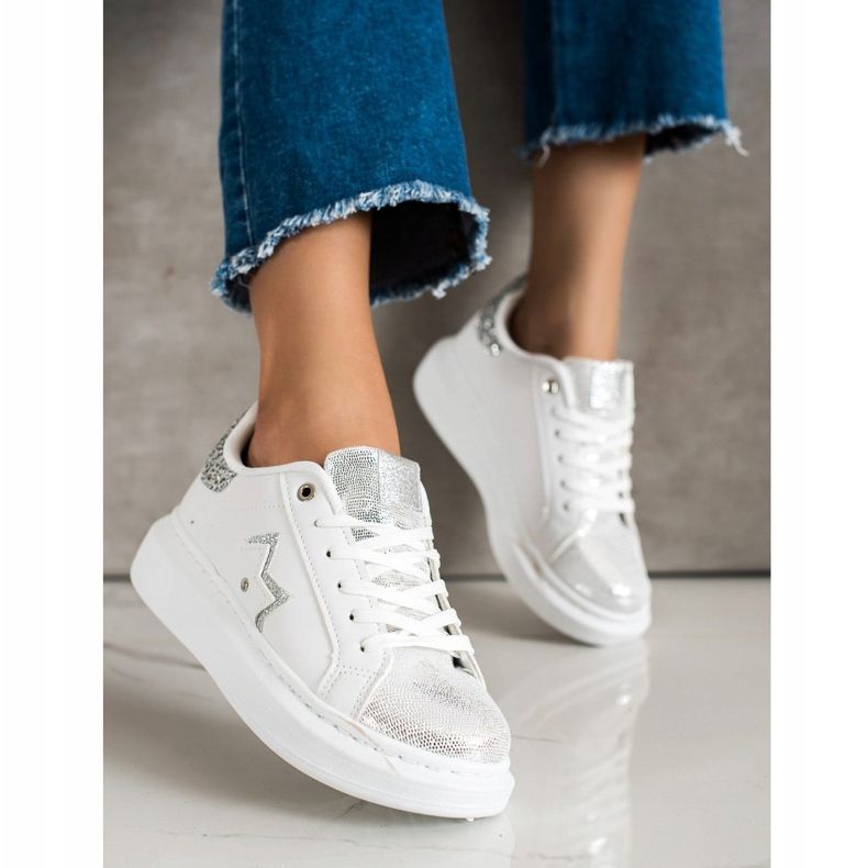 SHELOVET Zapatillas con estilo en la plataforma blanco 2 SHELOVET Zapatillas con estilo en la plataforma blanco 2