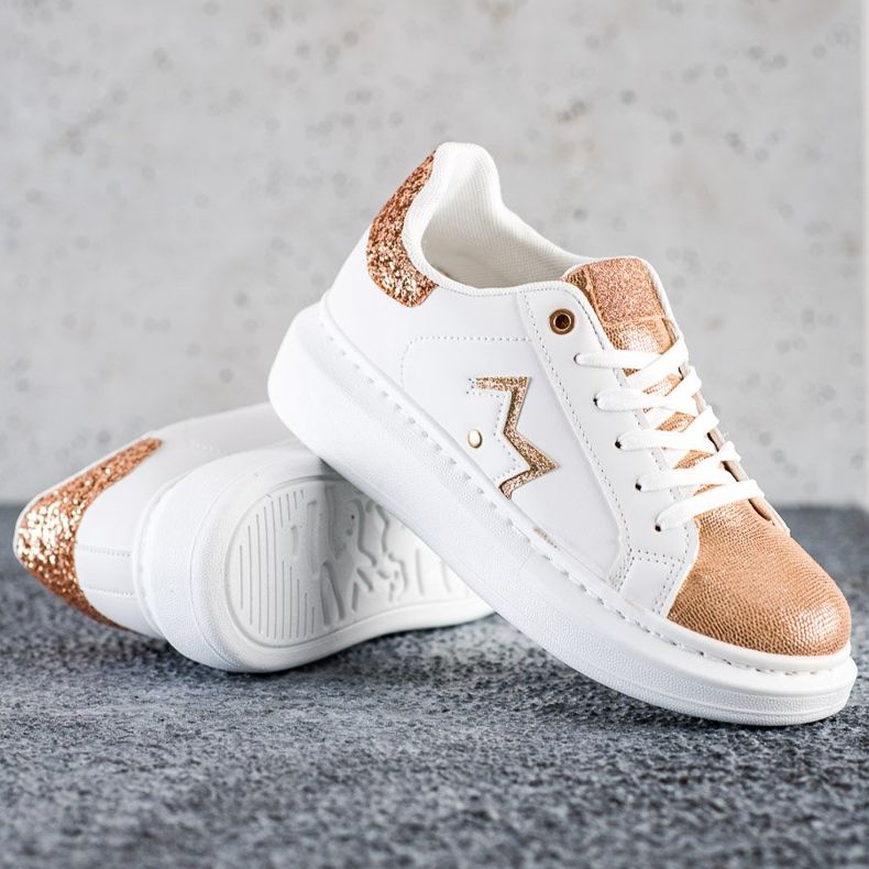 SHELOVET Zapatillas con estilo en la plataforma blanco 1 SHELOVET Zapatillas con estilo en la plataforma blanco 1