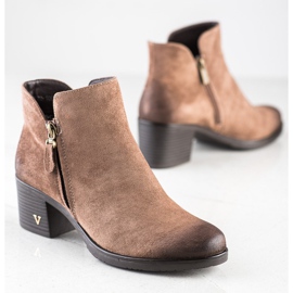 Botas clásicas en el poste VINCEZA marrón 1