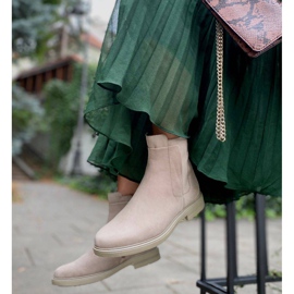 Marco Shoes Botas ligeras aisladas con fondo plano de piel natural beige 4