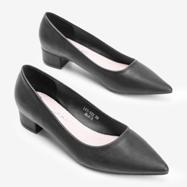 Bombas negras en el poste bajo de Zafira negro 1 Bombas negras en el poste bajo de Zafira negro 1