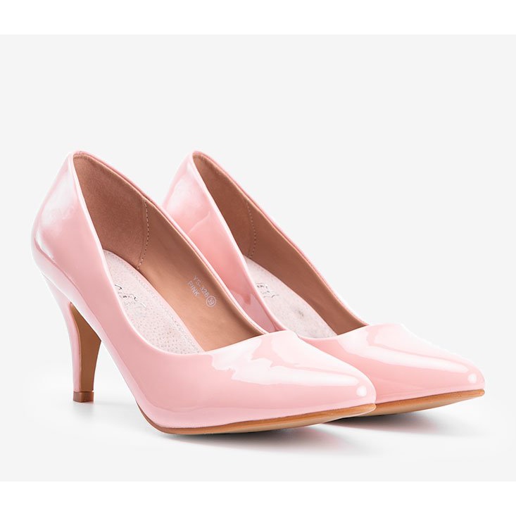 Zapatos rosas de Fergi 1