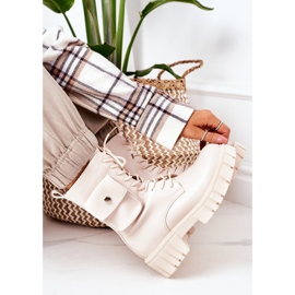 PS1 Trabajadores aislados con bolsillo beige impresionante 2 PS1 Trabajadores aislados con bolsillo beige impresionante 2