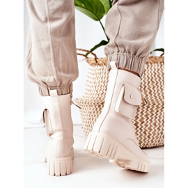 PS1 Trabajadores aislados con bolsillo beige impresionante 1 PS1 Trabajadores aislados con bolsillo beige impresionante 1