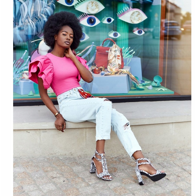 PS1 Sandalias negras en una barra con un patrón de serpiente Locura negro gris 4