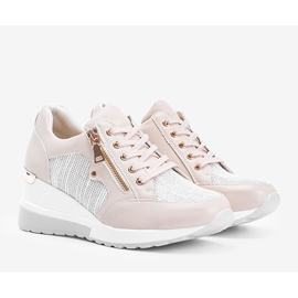 Zapatillas beige brillantes en la cuña The Moment 1