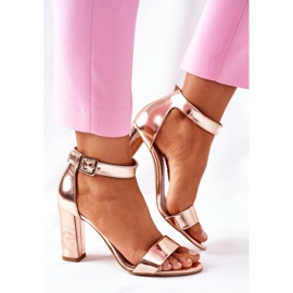 Sandalias de cuero clásicas en un bar Laura Messi 1760 Champagne rosado 2