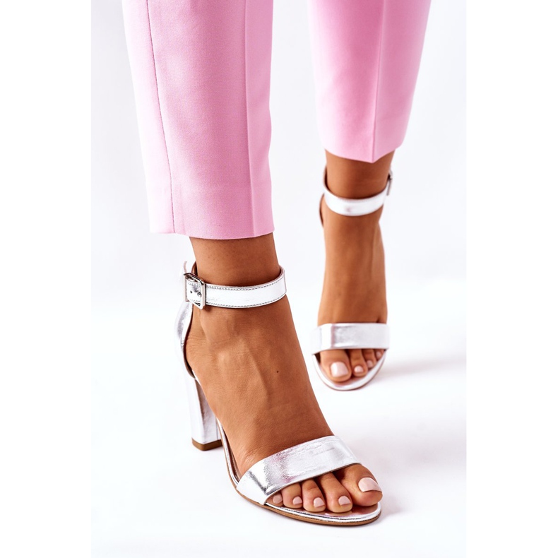 Sandalias de cuero clásicas en una barra Laura Messi 1760 Plata 1