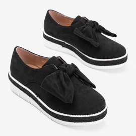 Zapatos negros sobre suela gruesa Sindri 1