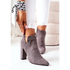 Botas cálidas en un poste Grey Sally gris 2 Botas cálidas en un poste Grey Sally gris 2