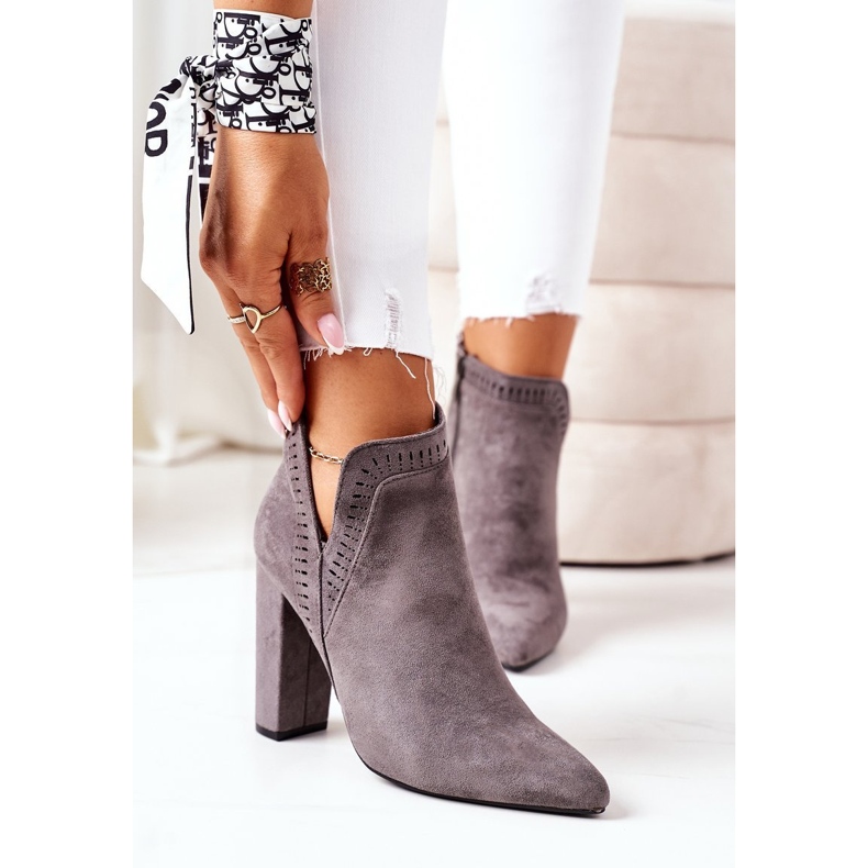 Botas cálidas en un poste Grey Sally gris 2 Botas cálidas en un poste Grey Sally gris 2