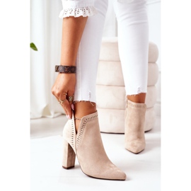 PS1 Botas cálidas en una barra beige Sally 5