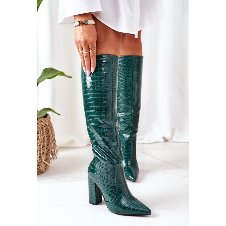 Botas calientes en una Larissa verde 2