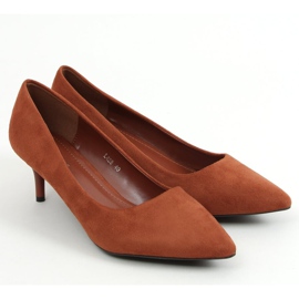 Zapatos de salón en un tacón bajo marrón L428 Camel 1