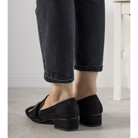 Zapatos negros en un poste con hebilla Next 1 Zapatos negros en un poste con hebilla Next 1