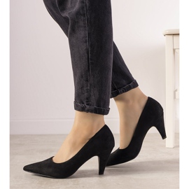 Zapatos negros con tacón grueso de Greca 2
